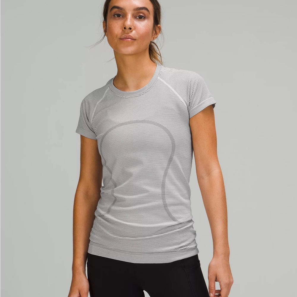 Lululemon Woman’s Swiftly Tech Short Sleeve Striped shirt